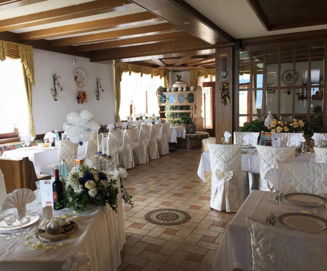 Hotel Ristorante Scoiattolo Neuspaur Exterior foto